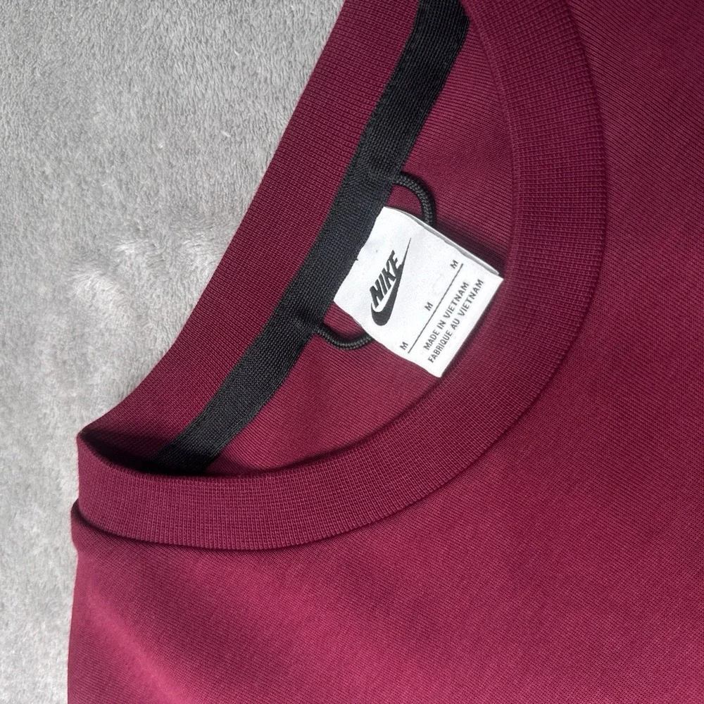 Nike Tech Fleece Pullover Crewneck Sweater Men's Medium Maroon CU4505-639‎